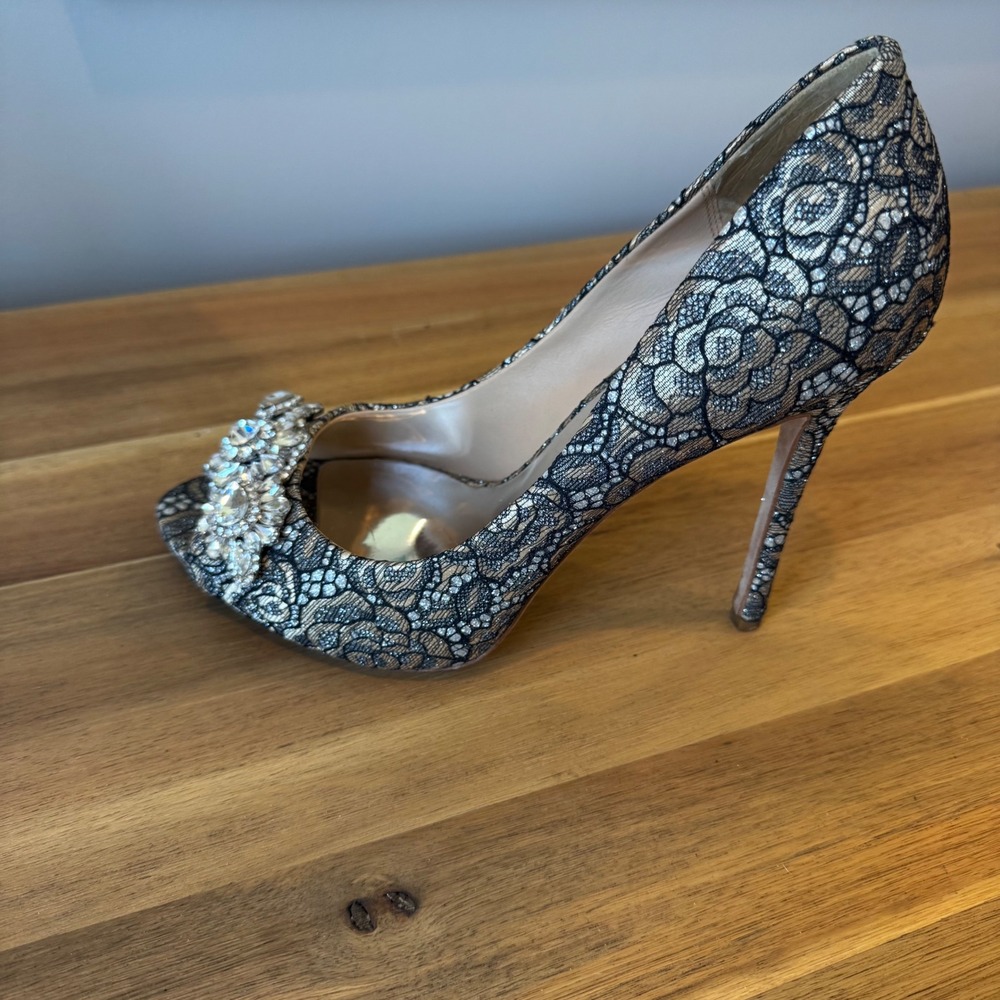 Badgley Mischka‎ Women 7.5 Black Lace Gold Metallic Crystal Stiletto Heel Pumps